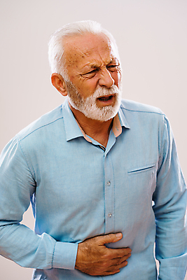 포토 JPG 해외이미지 스튜디오촬영 백인 손 남자 얼굴 셔츠 수염 건강 한명 사람 성인 파란색 고통 회색 흰색 표현 비즈니스맨 주름 고민 문제 옛날 이슈 진짜 치프 해외포토 서양인 1 감정 컬러 상의 비즈니스 실내 신체부위 직장인 파일형식 이미지허브