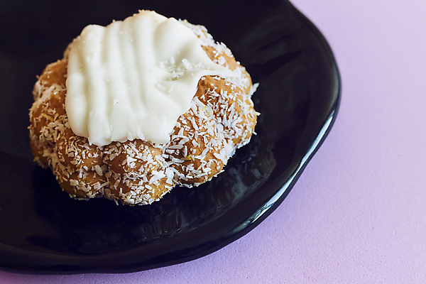 포토 JPG 해외이미지 전통 그릇 음식 분홍색 백그라운드 디저트 실내 샌드위치 사탕 사람없음 컬러풀 노란색 쿠키 과자 케이크 얼음 여러개 빵집 달콤 맛 아침식사 설탕 크림 코코넛 향 칼로리 모음 프랑스어 식품점 카피스페이스 해외포토 자연요소 문자 식기 컬러 다수 컨셉 과일 내부 상점 식사 공백 파일형식 이미지허브