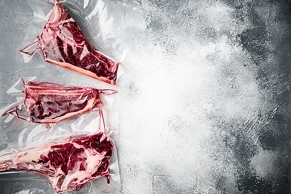 포토 JPG 해외이미지 음식 가방 포장 회색배경 건조 육류 스테이크 비프스테이크 사람없음 빨간색 냉동 공백 회색 소고기 바위 신선 플라스틱 날것 대리석 팩 패키지 아일랜드 성분 냉동고 봉인 생식 진공 파우치 카피스페이스 강화비석군 해외포토 잡화 유럽 컬러 백그라운드 식재료 재료 재질 서양음식 화장품 돌_바위 비석 강화도 파일형식 이미지허브