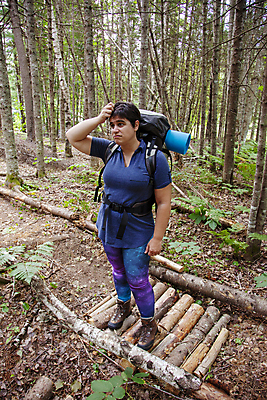포토 JPG 해외이미지 나무 여자 여행 캐나다 가방 배낭 자국 자연 휴가 항해 한명 야외 여름 환경 캠핑 하이킹 자유 가을 퍼즐 숲 방향 모험가 배낭여행 싱글 친환경 유지 발견 독립 백패커 하이커 혼란 해외포토 식물 1 잡화 계절 컨셉 북아메리카 배_교통 레저 사람 생태계 파일형식 이미지허브