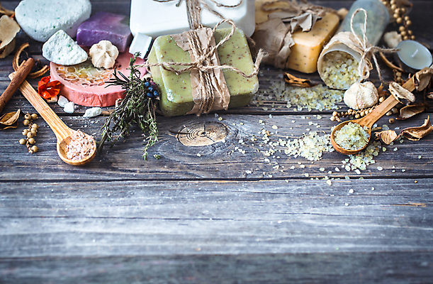 포토 JPG 해외이미지 사람없음 하이앵글 허브 오브젝트 스파용품 나무숟가락 바디케어 수제비누 입욕소금 해외포토 식물 뷰포인트 숟가락 스파 미용용품 소금 비누 파일형식 이미지허브