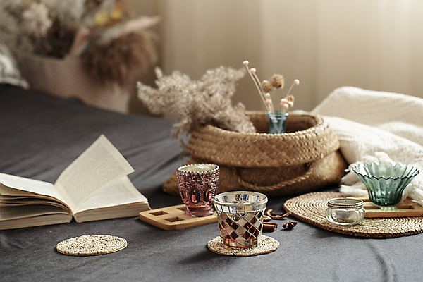 포토 JPG 해외이미지 실내 사람없음 아웃포커스 책 인테리어 찻잔 오브젝트 코스터 해외포토 디자인 잔 촬영기법 내부 컵받침 파일형식 이미지허브