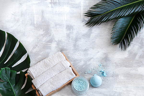 포토 JPG 해외이미지 사람없음 하이앵글 수건 원형 나무상자 오브젝트 스파용품 야자수잎 바디케어 열대잎 입욕제 입욕소금 해외포토 도형 뷰포인트 잎 상자 위생용품 스파 미용용품 소금 파일형식 이미지허브