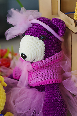 포토 JPG 해외이미지 실내 사람없음 곰인형 머리띠 뜨개질 털실 동물인형 손뜨개 해외포토 인형 장신구 취미 내부 실 파일형식 이미지허브