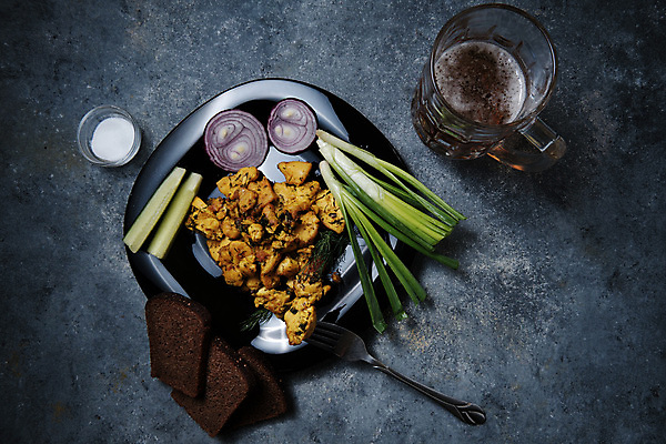 포토 JPG 해외이미지 식물 접시 음료 음식 조각 포크 다이어트 재료 부분 유리 회색배경 오이 맥주 요리 사람없음 금속 주방 식당 저녁식사 치킨 어둠 힘 에너지 닫기 맛 그릴 상품 바비큐 자르기 먹기 향신료 소금 칼로리 단백질 백자 식욕 적양파 탄수화물 강황 해외포토 식기 백그라운드 컨셉 채소 식재료 모션 재질 주방용품 양파 주류 건강 상점 식사 회색 도자기 닭고기요리 영양소 향미료 파일형식 이미지허브