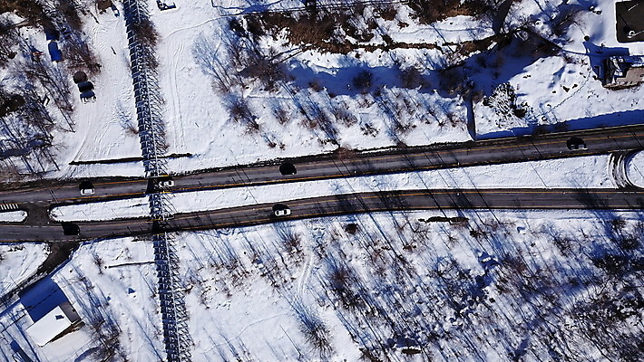 포토 JPG 해외이미지 나무 계절 도로 여행 겨울 교통시설 자국 자동차 자연 날씨 산 버스 안테나 사람없음 야외 건물 목재 태양 냉동 얼음 운전 흰색 시골 정상 승차 숲 그늘 드론 절정 조감도 해외포토 자연요소 식물 건축물 길 육상교통 컬러 교통 재료 통신 모션 대중교통 시설 생태계 파일형식 이미지허브