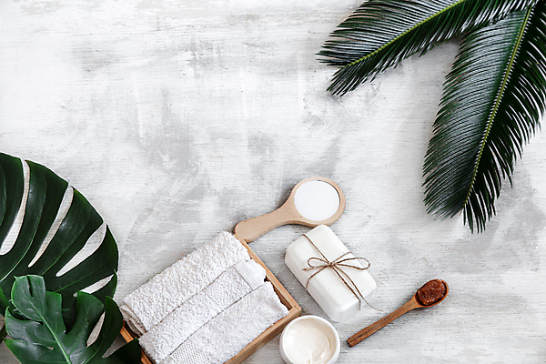 포토 JPG 해외이미지 사람없음 하이앵글 수건 나무상자 오브젝트 스파용품 야자수잎 나무숟가락 바디케어 수제비누 열대잎 입욕소금 해외포토 뷰포인트 잎 상자 위생용품 숟가락 스파 미용용품 소금 비누 파일형식 이미지허브