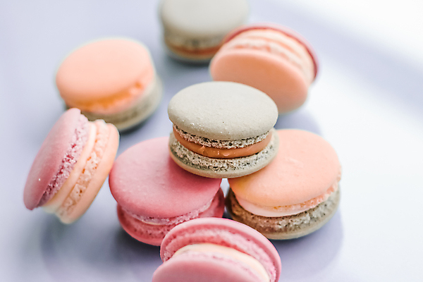 포토 JPG 해외이미지 디저트 실내 사람없음 쌓기 달콤 흰배경 마카롱 해외포토 음식 백그라운드 모션 내부 흰색 맛 파일형식 이미지허브