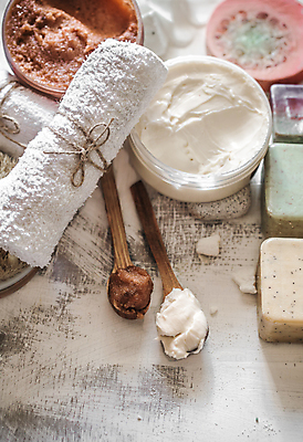 포토 JPG 해외이미지 사람없음 하이앵글 수건 크림 오브젝트 스파용품 나무숟가락 바디케어 수제비누 해외포토 뷰포인트 위생용품 숟가락 스파 비누 파일형식 이미지허브