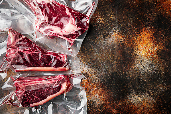 포토 JPG 해외이미지 음식 가방 포장 건조 육류 스테이크 비프스테이크 사람없음 빨간색 냉동 공백 소고기 신선 플라스틱 날것 대리석 팩 패키지 아일랜드 성분 냉동고 봉인 생식 진공 파우치 카피스페이스 강화비석군 해외포토 잡화 유럽 컬러 식재료 재료 재질 서양음식 화장품 비석 강화도 파일형식 이미지허브
