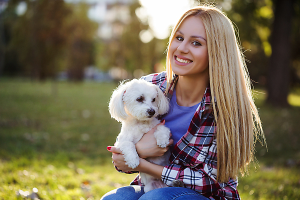 포토 JPG 해외이미지 주간 백인 한마리 우먼라이프 공원 여자 행복 반려견 놀이 휴식 함께함 한명 미소 성인 야외 반려동물 햇빛 우정 잡기 강아지 즐거움 푸들 성인여자한명만 펫팸족 해외포토 자연요소 서양인 동물 1 라이프스타일 공공시설 감정 컨셉 모션 표정 사람 친구 태양 개 신조어 여자한명만 성인여자만 파일형식 이미지허브