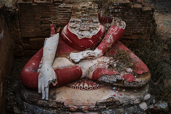 포토 JPG 해외이미지 전통 손 아시아 종교 문화 얼굴 선 조각 여행 불교 벽돌 미술 앉기 동양인 사람없음 장식 빨간색 조각상 평화 탑 손상 사찰 역사 재산 자르기 집중 명상 아치 팔 깨짐 미얀마 버마 신앙심 옛날 왕국 파멸 해외포토 건축물 나라 컬러 컨셉 종교건축 모션 문화예술 인종 신체부위 금융 조형물 파일형식 소멸 이미지허브