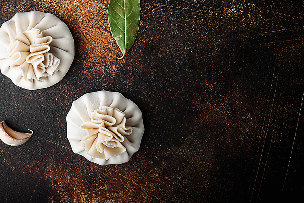 포토 JPG 해외이미지 검은배경 실내 마늘 사람없음 하이앵글 만두 월계수 카피스페이스 해외포토 음식 뷰포인트 백그라운드 채소 내부 검은색 공백 파일형식 이미지허브