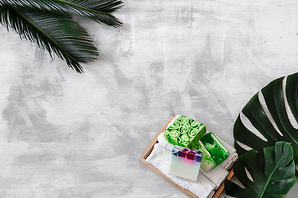 포토 JPG 해외이미지 사람없음 하이앵글 수건 오브젝트 스파용품 야자수잎 바디케어 수제비누 열대잎 해외포토 뷰포인트 잎 위생용품 스파 비누 파일형식 이미지허브