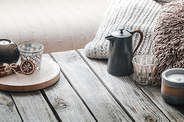 포토 JPG 해외이미지 겨울 초 주전자 잔 실내 사람없음 오브젝트 감성 건과일 나무탁자 시나몬스틱 해외포토 식기 계절 컨셉 과일 탁자 주방용품 건조 내부 시나몬 파일형식 이미지허브