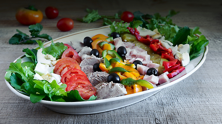 포토 JPG 해외이미지 접시 디자인 음식 조각 백그라운드 컨셉 다이어트 토마토 채소 과일 탁자 딸기 오이 치즈 건강 덴마크 이벤트 사람없음 초록색 파란색 파티 요식업 식당 식사 활발 당근 샐러드 신선 고명 그룹 사발 소시지 배열 스위스 크림 질감 이쑤시개 그리스인 점심식사 뷔페 시저샐러드 해로움 해외포토 서양인 식기 유럽 산업 컬러 가구 유제품 뿌리채소 북유럽 상점 사기그릇 가공식품 파일형식 이미지허브