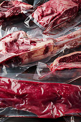 포토 JPG 해외이미지 음식 조각 가방 포장 육류 스테이크 비프스테이크 사람없음 목재 어둠 소고기 신선 플라스틱 물개 자르기 날것 대리석 팩 패키지 성분 등심 봉인 생식 진공 파우치 강화비석군 해외포토 나무 잡화 식재료 재료 포유류 모션 재질 서양음식 바다동물 화장품 비석 강화도 파일형식 이미지허브