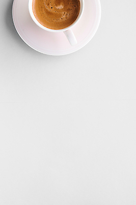 포토 JPG 해외이미지 커피 실내 사람없음 하이앵글 흰색 라떼 카피스페이스 해외포토 음료 뷰포인트 컬러 내부 공백 파일형식 이미지허브