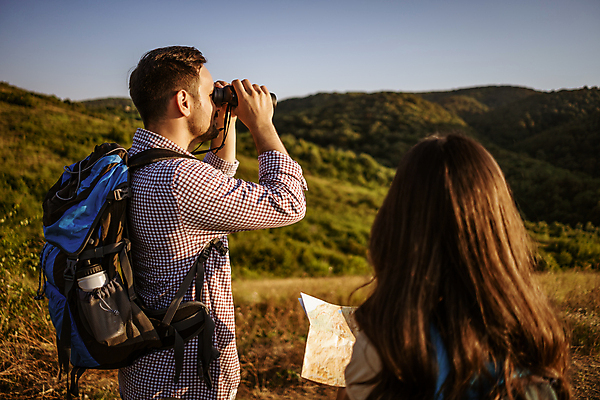 포토 JPG 해외이미지 백인 라이프스타일 커플 응시 여자 남자 행복 도로 길 지도 배낭 자연 남편 휴가 산 사랑 성인 야외 두명 햇빛 여행객 맑음 일몰 쌍안경 하이킹 관찰 잡기 아내 흥분 탐사 방법 하이커 해외포토 서양인 시선 감정 여행 가방 관계 교통시설 모션 레저 날씨 사람 생활 태양 노을 망원경 생태계 파일형식 이미지허브