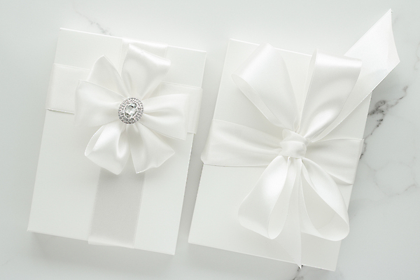 포토 JPG 해외이미지 리본 포장 사람없음 선물상자 흰색 오브젝트 대리석 해외포토 컬러 재료 선물 상자 파일형식 이미지허브