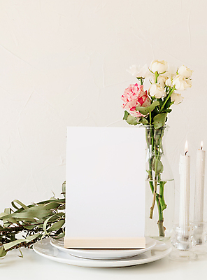 포토 JPG 해외이미지 접시 꽃다발 잎 초 사각프레임 프레임 실내 사람없음 꽃병 흰배경 촛대 메뉴판 목업 해외포토 식물 식기 꽃 백그라운드 내부 사각형 흰색 파일형식 이미지허브