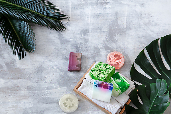 포토 JPG 해외이미지 사람없음 하이앵글 수건 오브젝트 스파용품 야자수잎 바디케어 수제비누 열대잎 해외포토 뷰포인트 잎 위생용품 스파 비누 파일형식 이미지허브