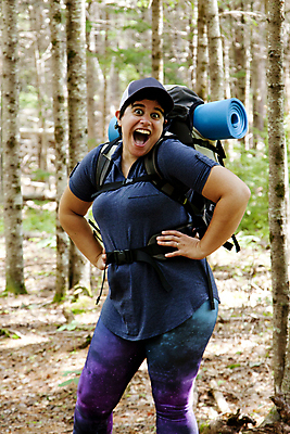 포토 JPG 해외이미지 나무 라이프스타일 여자 길 여행 캐나다 가방 배낭 자국 자연 휴가 안내 항해 건강 한명 미소 웃음 야외 환경 산책 캠핑 하이킹 자유 표현 숲 모험가 배낭여행 싱글 에코 친환경 기어 유지 발견 독립 하이커 해외포토 식물 1 잡화 컨셉 북아메리카 배_교통 레저 휴식 표정 사람 생활 생태계 파일형식 이미지허브