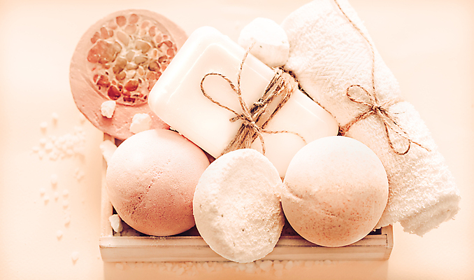 포토 JPG 해외이미지 분홍색 사람없음 하이앵글 수건 원형 나무상자 오브젝트 스파용품 바디케어 수제비누 입욕제 해외포토 도형 뷰포인트 컬러 상자 위생용품 스파 비누 파일형식 이미지허브