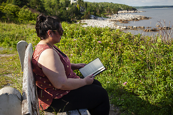 포토 JPG 해외이미지 구름 라이프스타일 공원 행복 종이 여유 파도 바다 캐나다 벤치 하늘 휴가 한명 사람 앉기 취미 야외 책 물 선글라스 독서 햇빛 평화 맑음 추위 탈출 싱글 페이지 양장본 포니테일 독립 진짜 혼자 문해 해외포토 자연요소 1 헤어스타일 공공시설 감정 안경 컨셉 북아메리카 의자 모션 날씨 생활 태양 파일형식 이미지허브