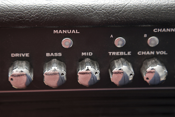 포토 JPG 해외이미지 디자인 음악 백그라운드 손잡이 사람없음 금속 검은색 힘 소리 장비 기타 판넬 중앙 은색 볼륨 전자 오디오 부드러움 시끄러움 다이얼 스테레오 조절 관리자 베이스 제어 조율 채널 철강 해외포토 컬러 재질 현악기 문화예술 전자제품 감각 파일형식 이미지허브