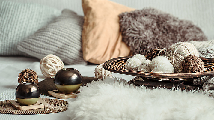 포토 JPG 해외이미지 쿠션 겨울 초 실내 사람없음 바구니 오브젝트 감성 실뭉치 해외포토 계절 컨셉 내부 파일형식 이미지허브