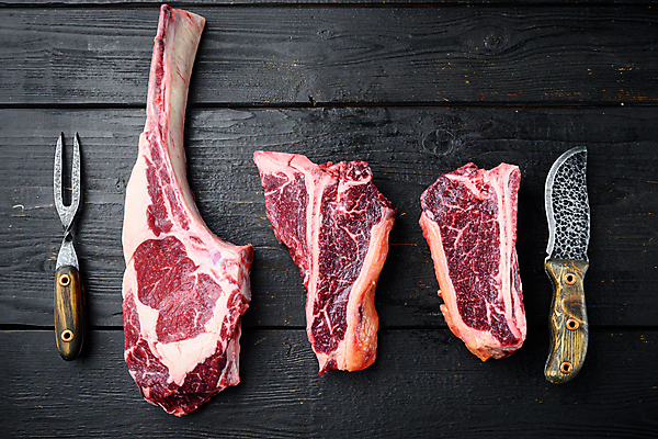 포토 JPG 해외이미지 백그라운드 뼈 건조 육류 스테이크 비프스테이크 사람없음 목재 어둠 소고기 자르기 들소 날것 대리석 갈비뼈 생식 송아지고기 강화비석군 해외포토 나무 식재료 재료 모션 서양음식 소 비석 강화도 파일형식 이미지허브