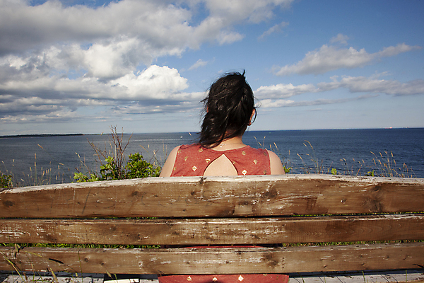 포토 JPG 해외이미지 라이프스타일 공원 여자 바다 여행 캐나다 벤치 의자 자연 하늘 바람 휴가 휴식 한명 사람 앉기 성인 야외 물 여름 선글라스 햇빛 평화 침묵 불기 고민 싱글 포니테일 굴곡 혼자 해외포토 자연요소 1 헤어스타일 계절 공공시설 감정 안경 가구 컨셉 북아메리카 모션 날씨 생활 태양 소리 생태계 파일형식 이미지허브
