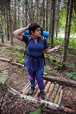 포토 JPG 해외이미지 나무 여자 여행 캐나다 가방 배낭 자국 자연 휴가 항해 한명 야외 환경 캠핑 하이킹 자유 퍼즐 숲 방향 모험가 배낭여행 싱글 친환경 유지 발견 독립 백패커 하이커 혼란 해외포토 식물 1 잡화 컨셉 북아메리카 배_교통 레저 사람 생태계 파일형식 이미지허브