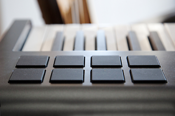 포토 JPG 해외이미지 음악 열쇠 창조 손잡이 취미 사람없음 디지털 쪽지 소리 장비 기구 키보드 볼륨 혼합 DJ 전자 오디오 패드 구성 멜로디 제어 키패드 해외포토 문화예술 전자제품 파일형식 이미지허브