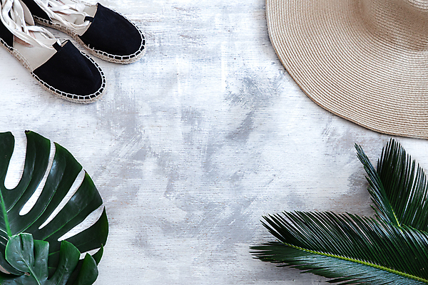 포토 JPG 해외이미지 사람없음 하이앵글 샌들 오브젝트 밀짚모자 스파용품 야자수잎 바디케어 해외포토 모자_잡화 뷰포인트 신발 잎 스파 파일형식 이미지허브