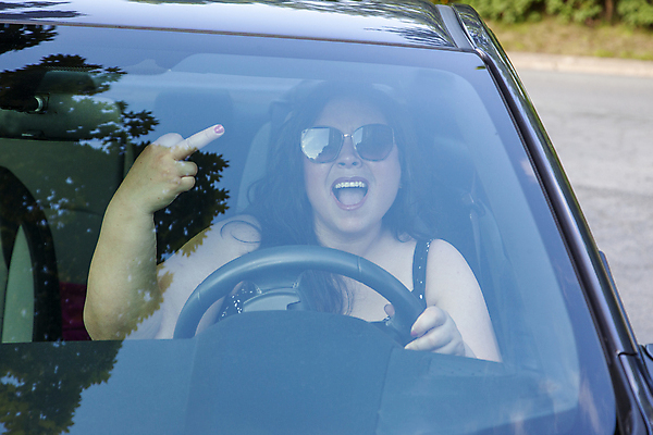 포토 JPG 해외이미지 라이프스타일 손 여자 여행 창문 손가락 교통시설 자동차 유리 한명 사람 여름 선글라스 달리기 외침 운전 분노 바퀴 운전사 중앙 팔 계기판 자동 해외포토 직업 1 계절 감정 안경 육상교통 교통 모션 재질 생활 신체부위 소리 시설 파일형식 이미지허브