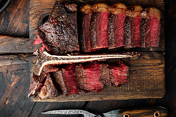 포토 JPG 해외이미지 음식 조각 마늘 육류 스테이크 요리 비프스테이크 사람없음 목재 빨간색 소고기 튀김 양념 중앙 그릴 바비큐 자르기 굽기 허리 준비 슬라이스 등심 정육점 강화비석군 해외포토 나무 컬러 채소 식재료 재료 모션 주방용품 서양음식 신체부위 상점 비석 구이 강화도 파일형식 이미지허브