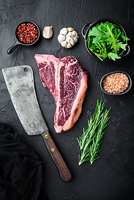 포토 JPG 해외이미지 열매 마늘 스테이크 사람없음 하이앵글 소고기 소금 식칼 로즈메리 해외포토 식물 뷰포인트 채소 주방용품 서양음식 육류 허브 파일형식 이미지허브