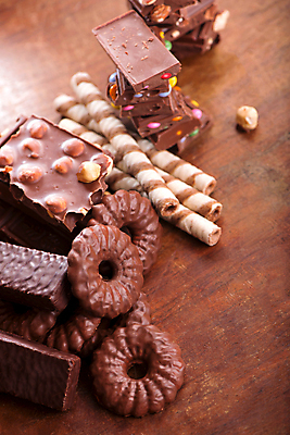 포토 JPG 해외이미지 백그라운드 사람없음 갈색 쌓기 과자 초콜릿 견과류 달콤 나무바닥 해외포토 컬러 모션 디저트 바닥 맛 파일형식 이미지허브