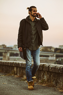 포토 JPG 해외이미지 백인 라이프스타일 남자 행복 비즈니스 통신 무선통신 휴식 수염 거리 대화 한명 미소 성인 야외 스마트폰 강 도시풍경 유행 걷기 일몰 기쁨 듣기 도시 작업 비즈니스맨 전문직 강가 오솔길 토론 명상 경영자 시티라이프 성인남자만 해외포토 서양인 직업 1 감정 길 컨셉 모션 표정 말하기 사람 풍경 생활 핸드폰 스마트기기 노을 직장인 리더 남자만 성인만 파일형식 이미지허브