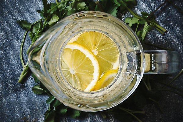 포토 JPG 해외이미지 전통 음료 음식 조각 백그라운드 과일 자연 유리 탁자 귤 건강 사람없음 야외 목재 초록색 물 노란색 정원 냉동 얼음 주스 추위 신선 조끼 칵테일 항아리 액체 달콤 소프트포커스 시원함 레몬 레모네이드 민트 상쾌 유기농 슬라이스 보케 유리주전자 내추럴 고립 핸드메이드 디톡스 해외포토 자연요소 나무 웰빙 감정 컬러 가구 재료 재질 주전자 주류 촬영기법 외투 도자기 맛 허브 생태계 에이드 파일형식 이미지허브