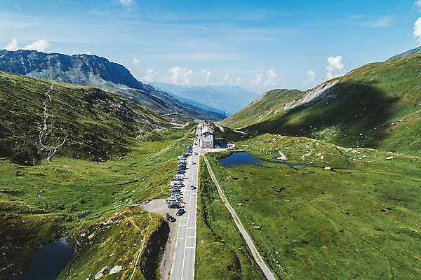 포토 JPG 주간 구름 해외풍경 도로 유럽풍경 자동차 자연 하늘 산 풍경 사람없음 야외 산장 알프스 국내포토 자연요소 해외 유럽 길 육상교통 교통시설 생태계 파일형식
