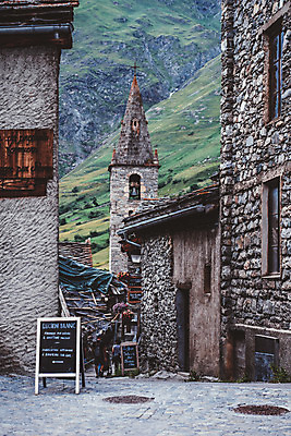 포토 JPG 주간 해외풍경 건축물 여행 유럽풍경 주택 풍경 사람없음 야외 마을 프랑스 바위 시골 알프스 가판대 국내포토 자연요소 해외 건축 유럽 건물 돌_바위 파일형식