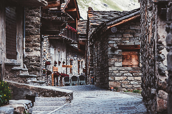 포토 JPG 주간 해외풍경 건축물 여행 유럽풍경 주택 풍경 사람없음 야외 마을 프랑스 바위 시골 골목길 알프스 국내포토 자연요소 해외 건축 유럽 길 건물 돌_바위 파일형식