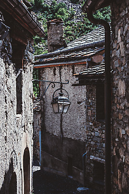 포토 JPG 주간 해외풍경 건축물 여행 유럽풍경 주택 풍경 사람없음 야외 마을 프랑스 바위 시골 골목길 알프스 국내포토 자연요소 해외 건축 유럽 길 건물 돌_바위 파일형식