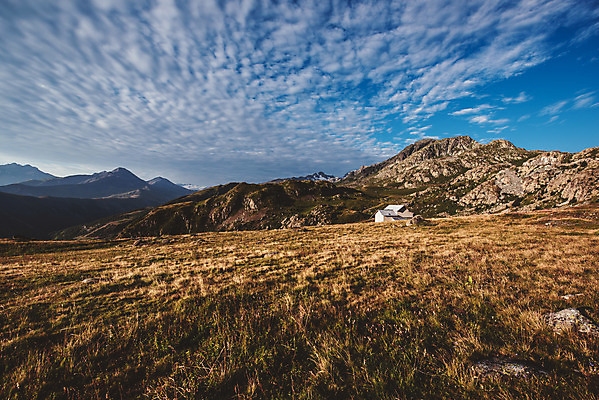 포토 JPG 주간 구름 해외풍경 여행 유럽풍경 자연 하늘 주택 풍경 초원 사람없음 야외 농장 프랑스 알프스 지형 국내포토 자연요소 해외 유럽 농업 건물 생태계 파일형식