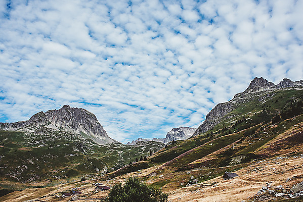 포토 JPG 주간 구름 해외풍경 여행 유럽풍경 자연 하늘 바위산 풍경 사람없음 야외 프랑스 알프스 지형 국내포토 자연요소 해외 유럽 돌산 생태계 파일형식