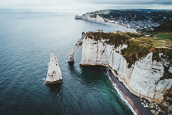 포토 JPG 주간 해외풍경 바다 여행 유럽풍경 자연 하늘 풍경 사람없음 야외 절벽 프랑스 바위 항공촬영 에트르타 전경 국내포토 자연요소 해외 유럽 뷰포인트 돌_바위 생태계 파일형식 탑뷰