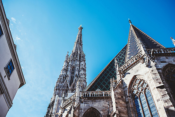 포토 JPG 주간 해외풍경 로우앵글 여행 유럽풍경 하늘 풍경 사람없음 야외 도시풍경 성당 비엔나 오스트리아 첨탑 국내포토 자연요소 해외 유럽 뷰포인트 종교건축 탑 도시 파일형식